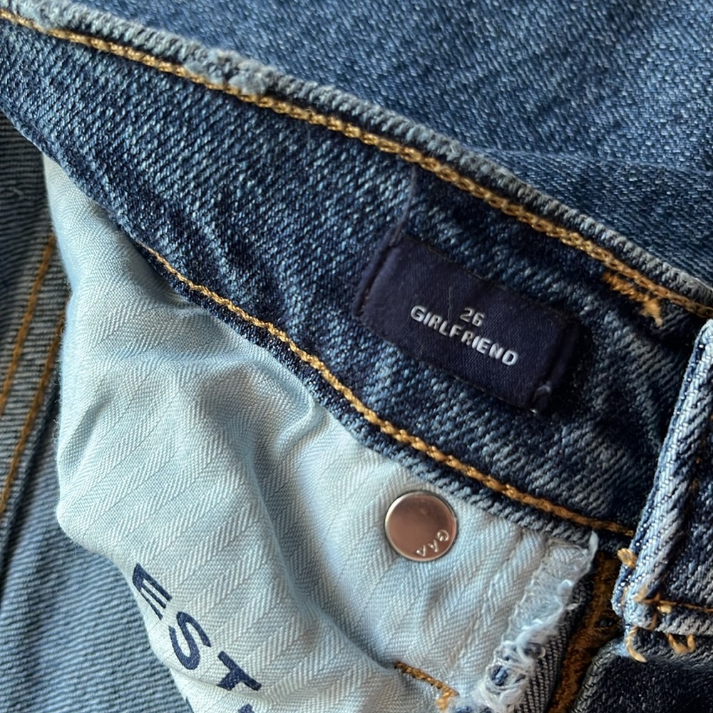 GAP women’s girlfriend jeans - Picture 2 of 6